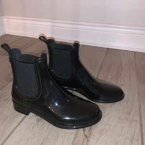 ALDO Shoes - Patent Black Chelsea Boots ALDO Shoes - Patent Black Chelsea Boots